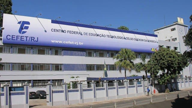 Cefet/RJ lança processo seletivo com 92 oportunidades e remunerações de até R$ 4.556,92